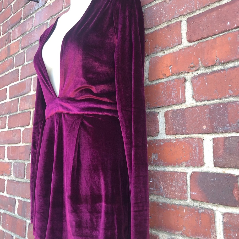 Tobi burgundy plunge long sleeve velvet romper M - Picture 3 of 8